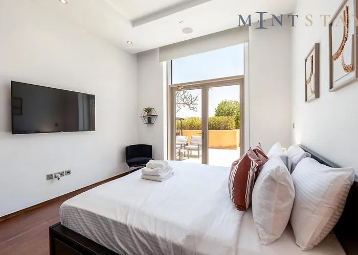 Tiara Beach Residences, Palm Jumeirah Dubai - Mint Stay