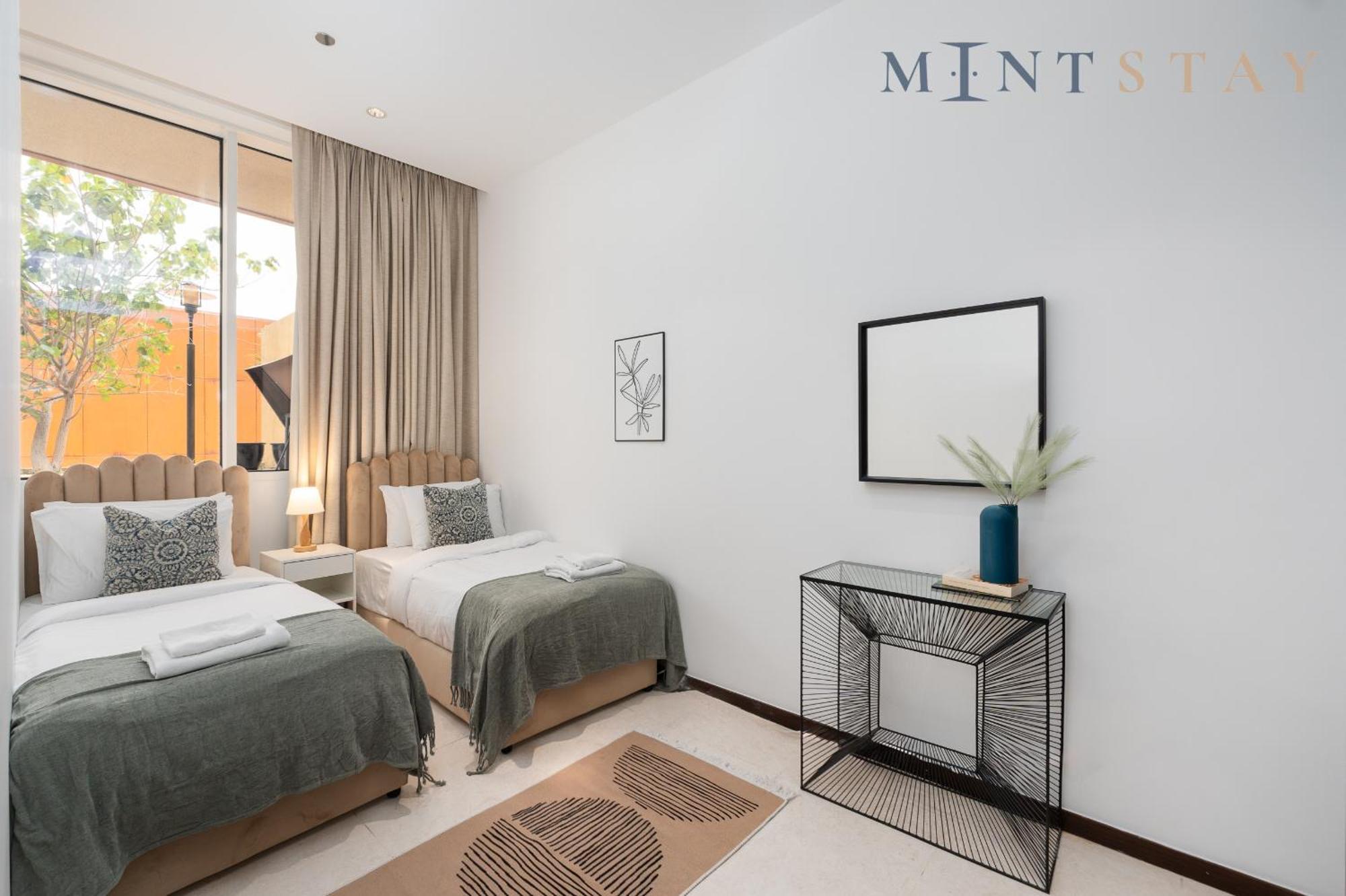 شقة Tiara Residences, Palm Jumeirah - Mint دبي