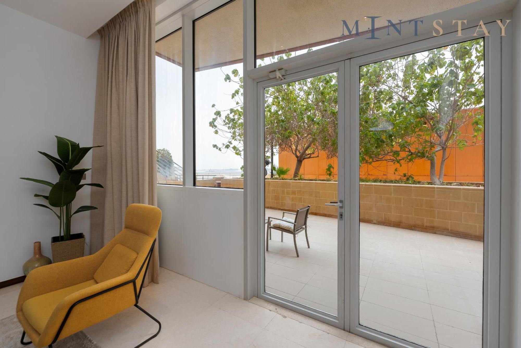 شقة Tiara Residences, Palm Jumeirah - Mint دبي